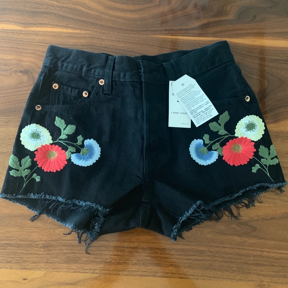 Brand new embroidered levi shorts!
